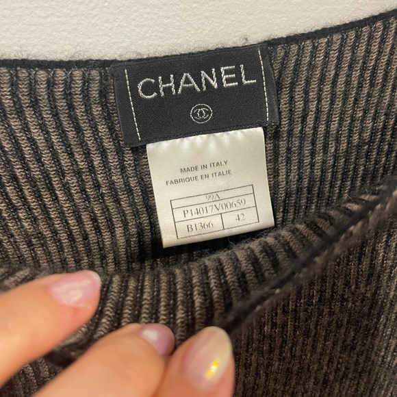 AUTHENTIC Chanel Vintage Spring 1999 Sweater - Picture 2 of 5